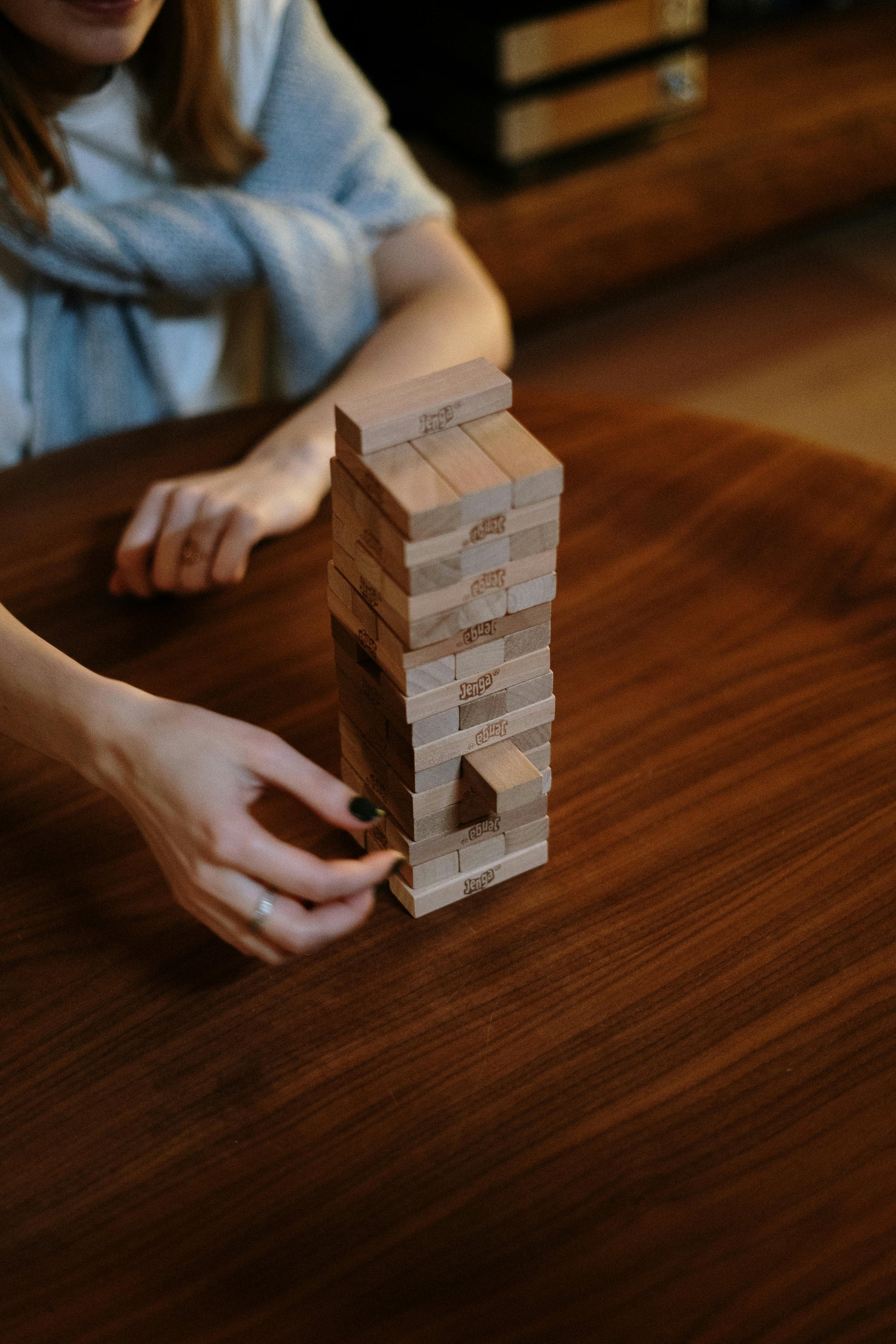 JENGA Classique 54p en Bois Avec Dés